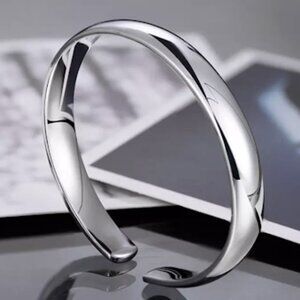 STERLING SILVER BANGLE BRACELET